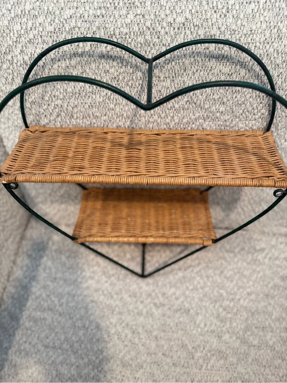 Heart-Shaped Wall Display Shelf in Green and Brown